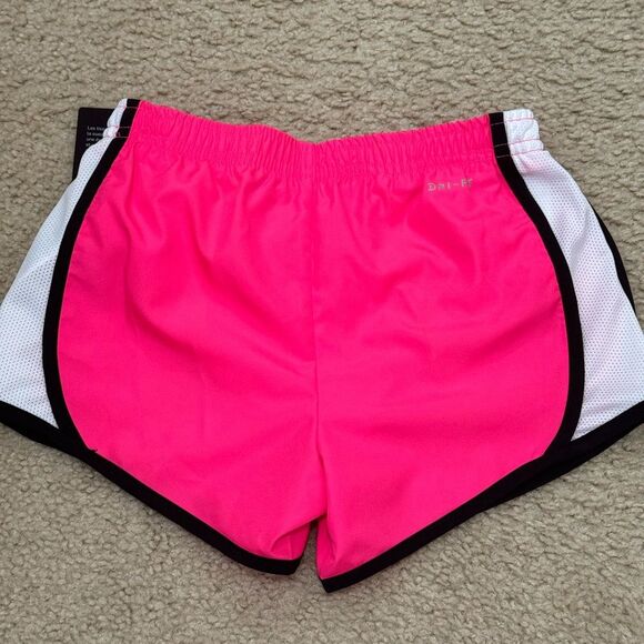 NWT Nike Little Girls' Tempo Pull On Shorts in Hyper Pink Sz 6x - Picture 2 of 8